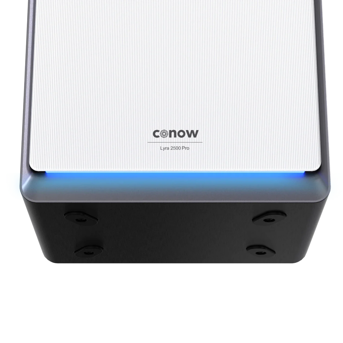 Conow Lyra 2500 Pro mit Solarmodul an der Hausfassade installiert